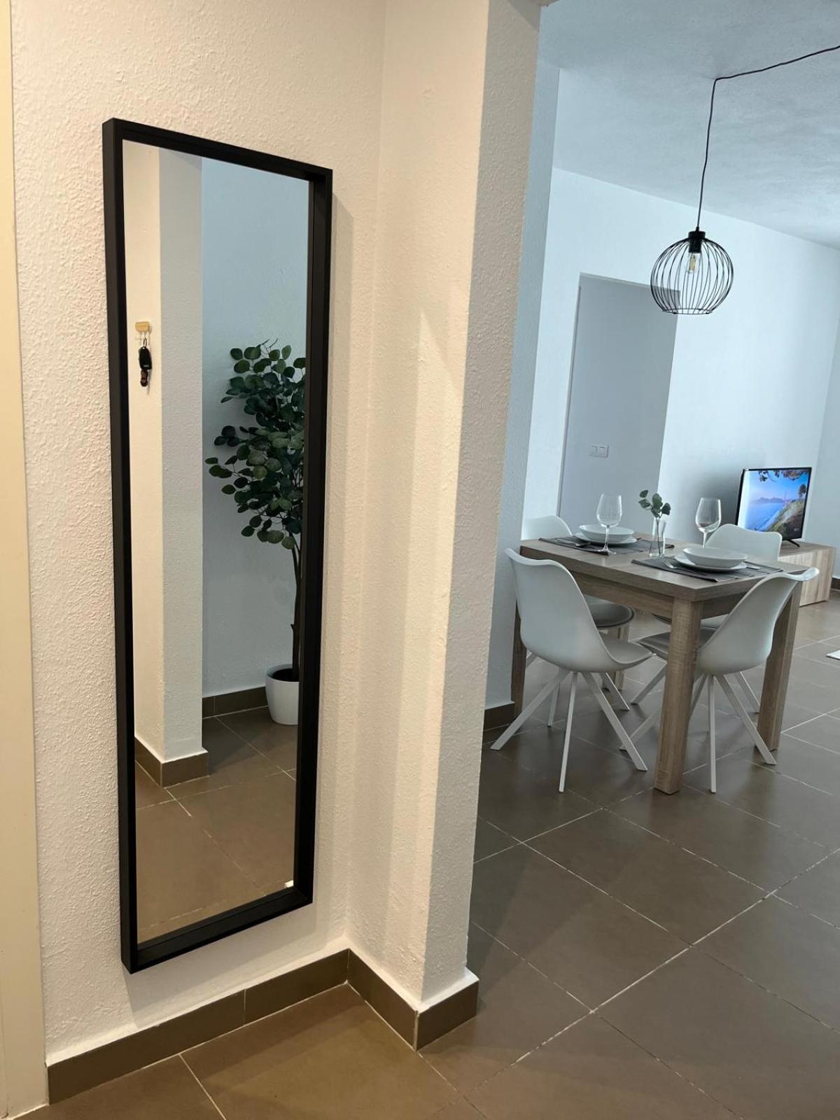 Prime Location - Stylish With Free Wifi, Free Parking, Steps From The Historic Center Apartment Malaga